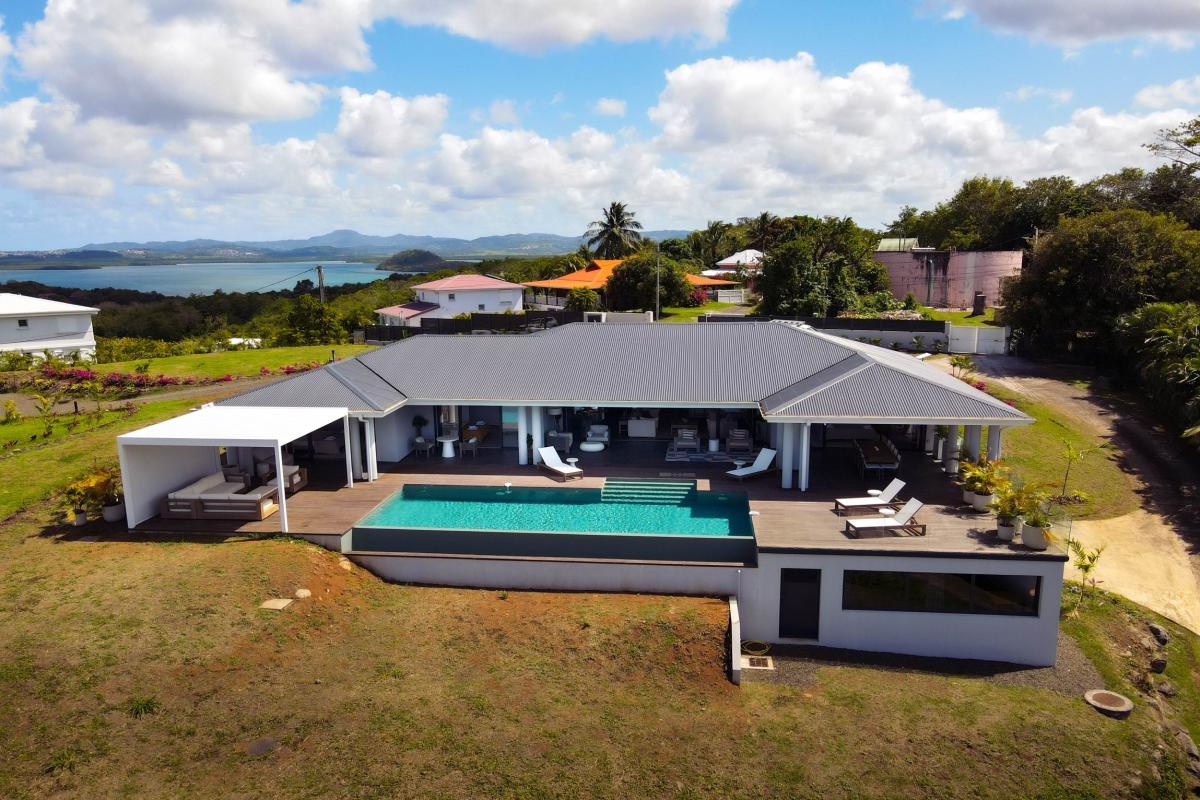 Location villa 4 chambres 8 personnes - vue piscine drone